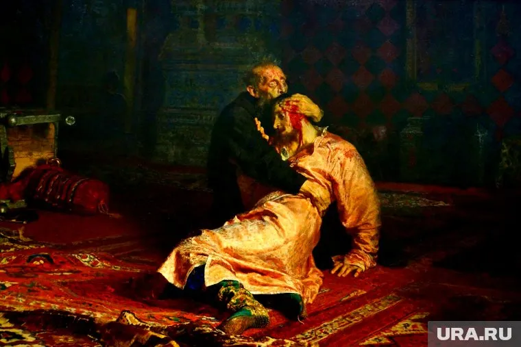 Злоумышленнику не дали нанести картине более серьезные повреждения