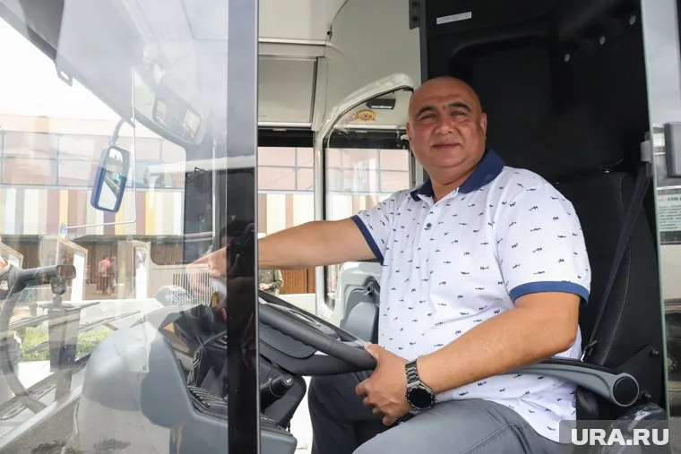 Тестовый проход по маршруту нового автобуса особо большой вместимости. Екатеринбург