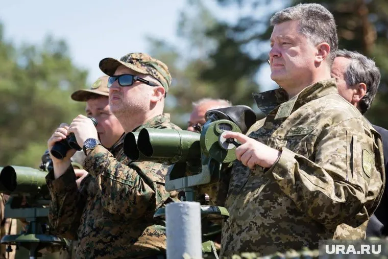 Петр Порошенко подписал закон, разрешающий использовать армию Украины в Донбассе