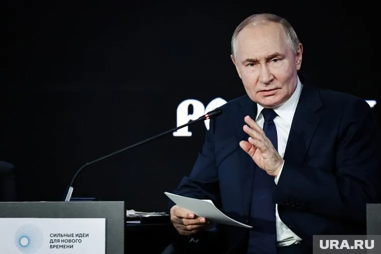 Путин изменил заранее подготовленную речь во время выступления