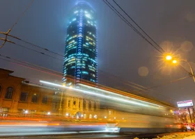 В Екатеринбурге на небоскребе сделали романтическую надпись