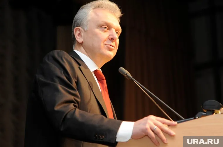 Отец Виктора Христенко много лет преподавал в институте