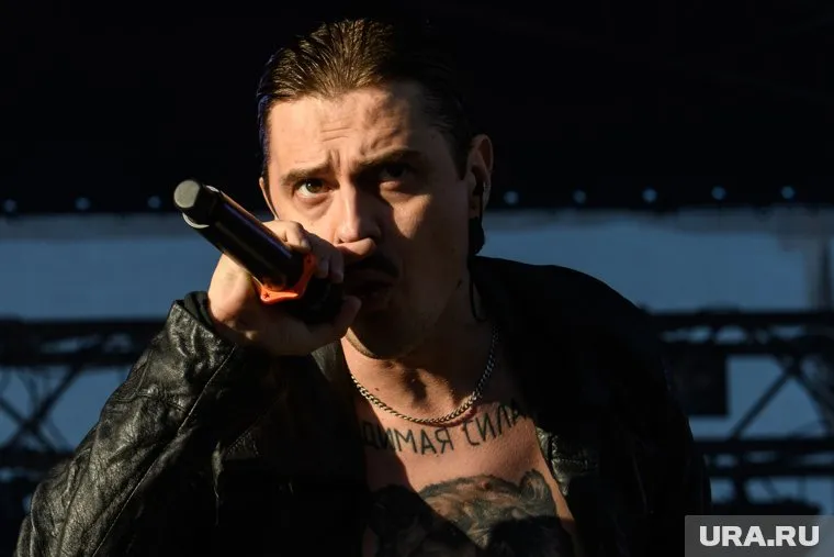 Клип Little Big на песню Sex Machine опубликован 8 марта и за день набрал почти миллион просмотров