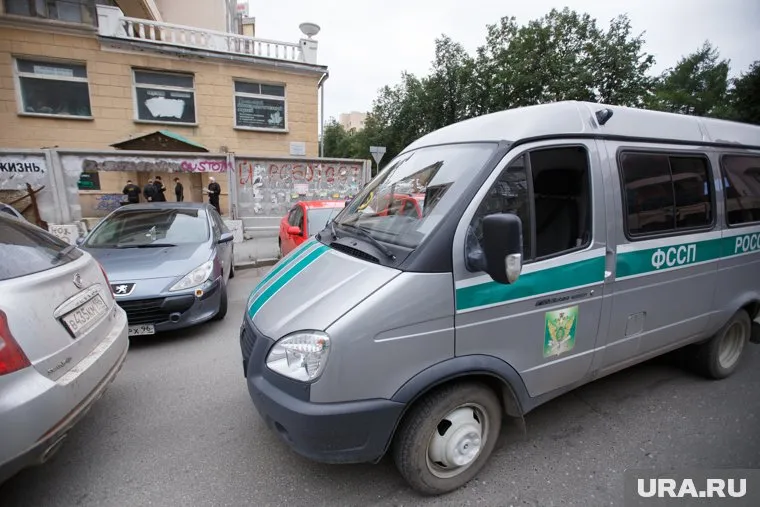 Березниковцы не могут попасть на прием к приставам, чтобы выяснить причину списания долгов