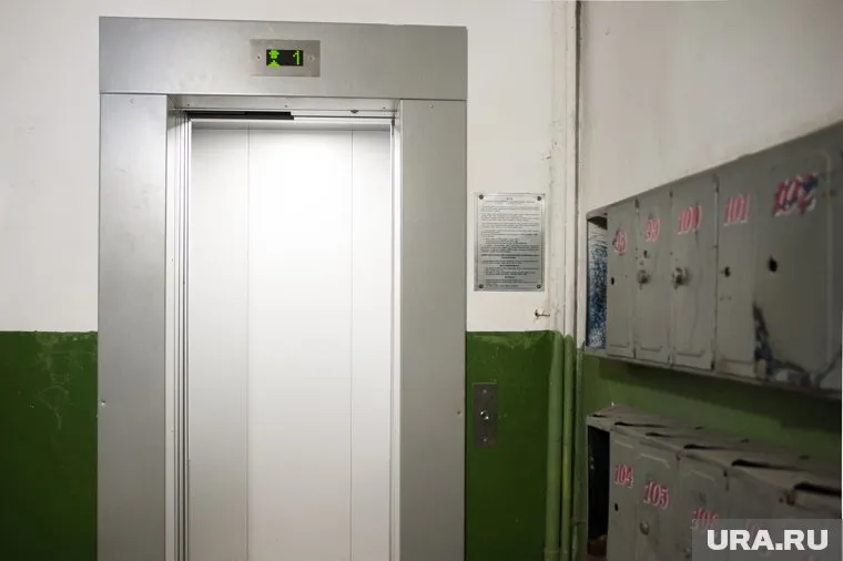 Кабина лифта раздавила монтажника