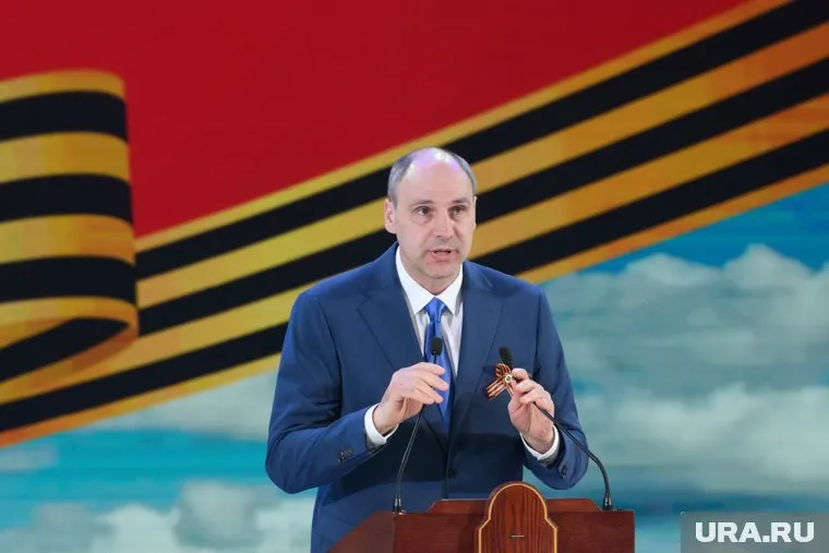 Денис Паслер работает свердловским губернатором с конца марта