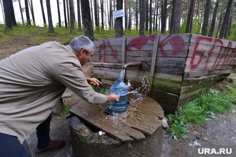 Рядом с родником, которым пользуются жители микрорайона Субботино, находятся промышленные предприятия (архивное фото)