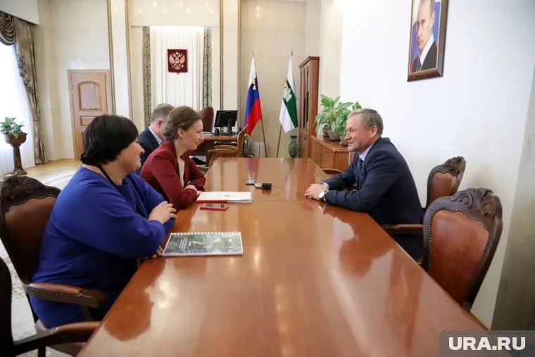 Анна Кузнецова (в центре) поблагодарила за хорошую организацию визита
