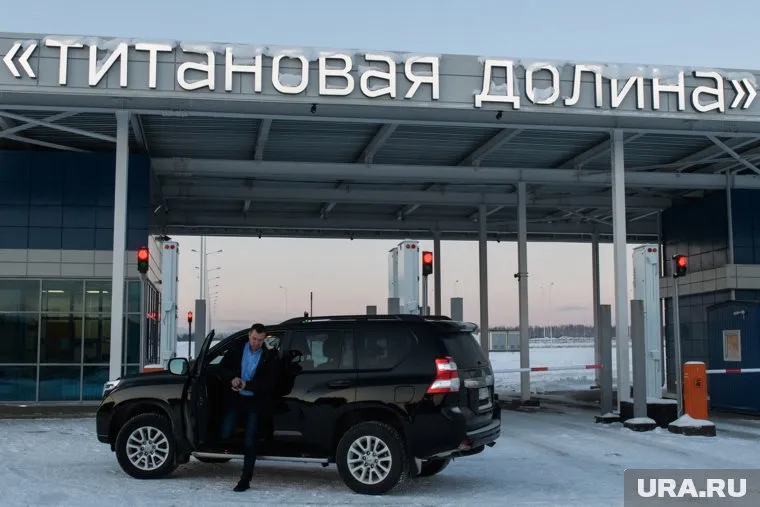 Иск подан к МУГИСО и ООО «УГМК Холдинг» по оспариванию продажи земель в аэропорту «Уктус»