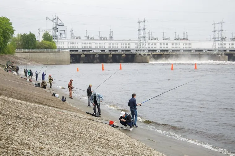 Рыбаки на Камской ГЭС. Пермь