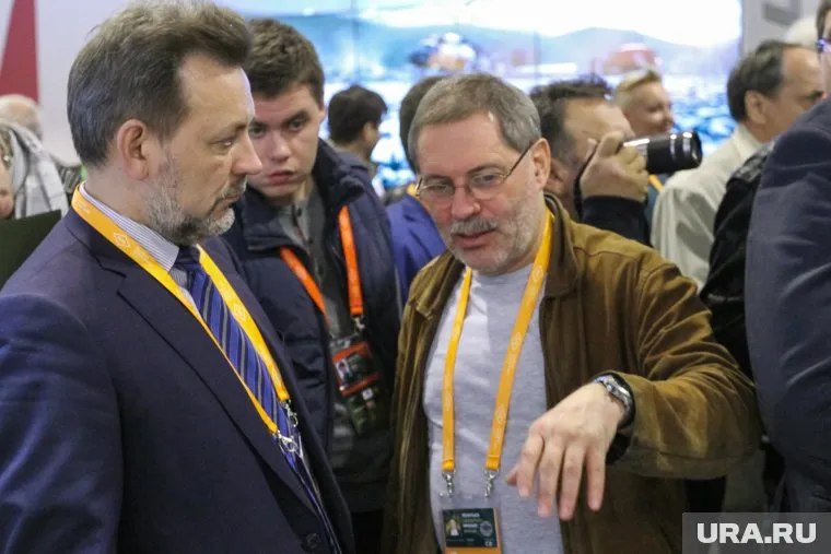 В «Транснефти» считают, что извиняться должен пресс-секретарь «Роснефти» Михаил Леонтьев (справа)