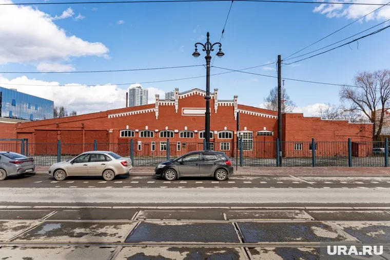 Сейчас помещения бывшего депо очищают от строительного мусора