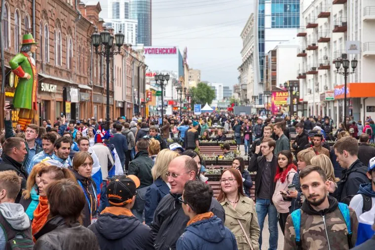 Всякое. Екатеринбург, толпа, улица вайнера