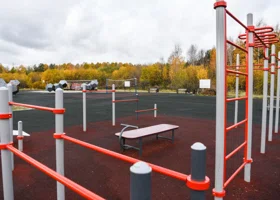 В Нижневартовске появится две спортивные площадки с безопасным оборудованием