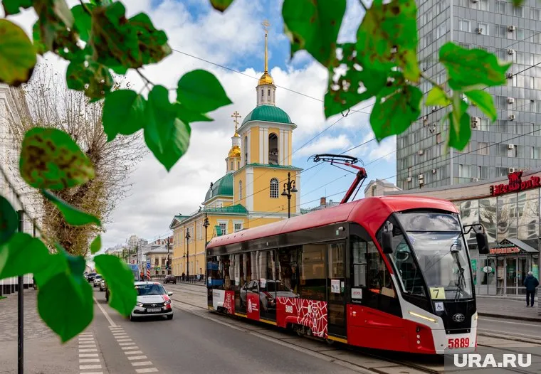 Автобусы, трамваи и электрички будут ходить до ночи в День города