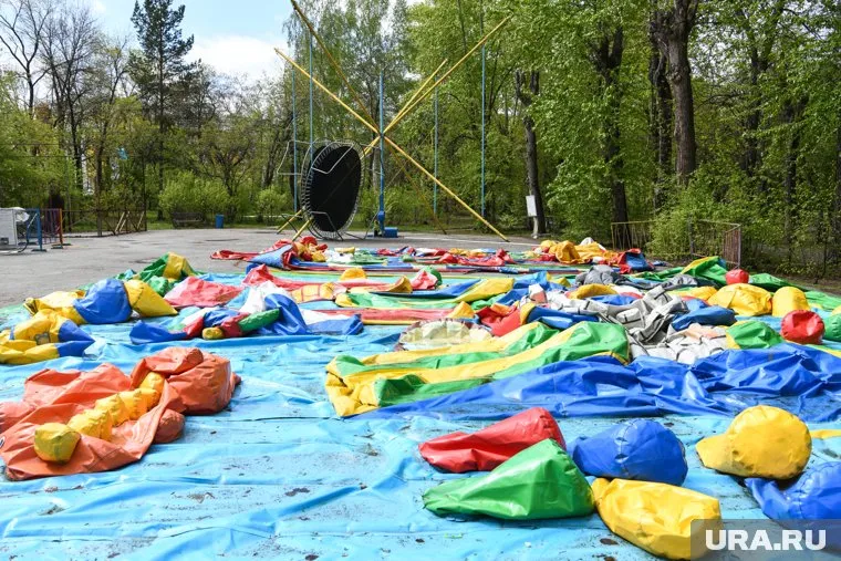 Батут работал незаконно и не был надежно закреплен