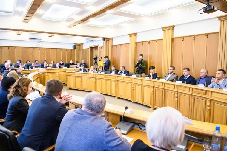 Заседание гордумы, обсуждение протестов в сквере около театра драмы. Екатеринбург