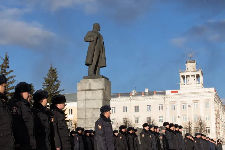 Вручение ключей от ППС машин. г. Курган, полиция, памятник ленину