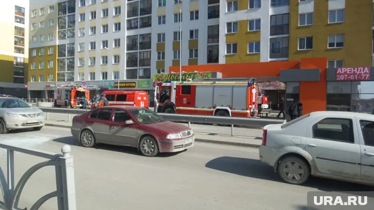 Работа пожарных была осложнена — в доме в кранах нет давления