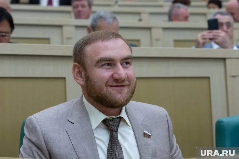 Сенатор Арашуков вместе с отцом находятся в СИЗО