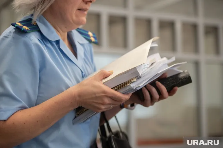 Блогер Аяз Шабутдинов обвиняется в восьми преступлениях по делам о мошенничестве