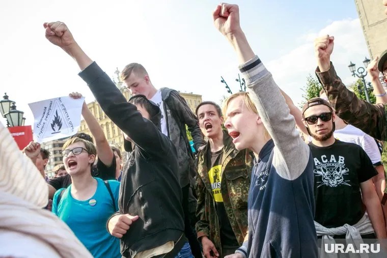 Спецподразделение полиции будет выявлять радикалов среди подростков