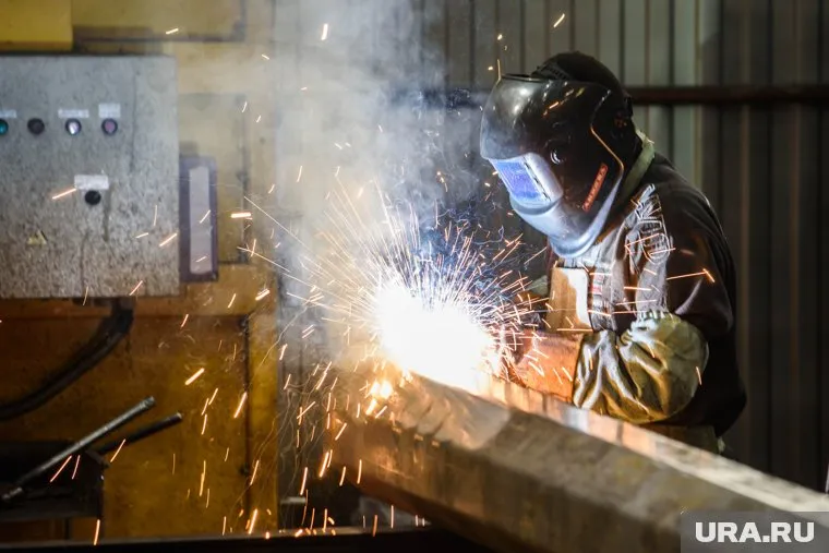 Сварщикам в ХМАО предлагают зарплату почти в 150 тысяч рублей