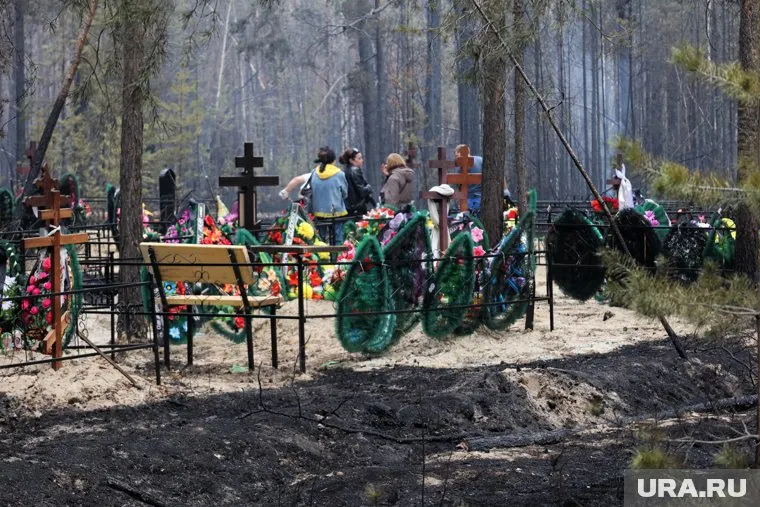 С Рябковского кладбища не успели вывезти мусор перед Родительским днем