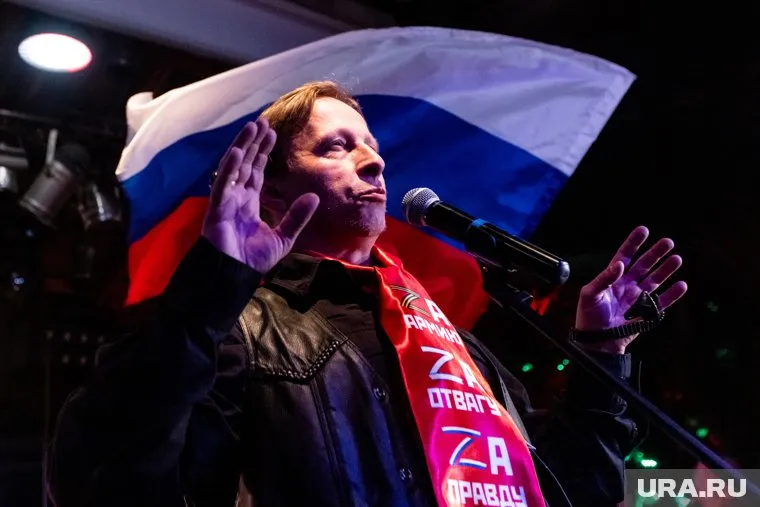 Актер обратился к жителям с призывом поддержать бойцов на передовой