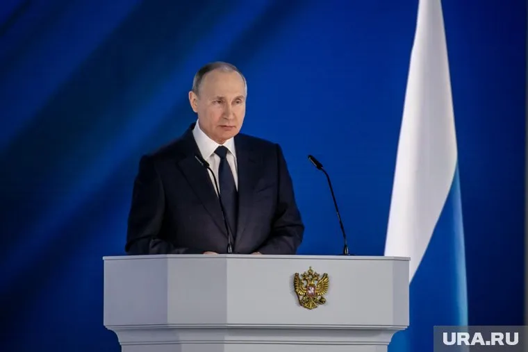 Путин проводит совещание с членами Совбеза РФ по Украине