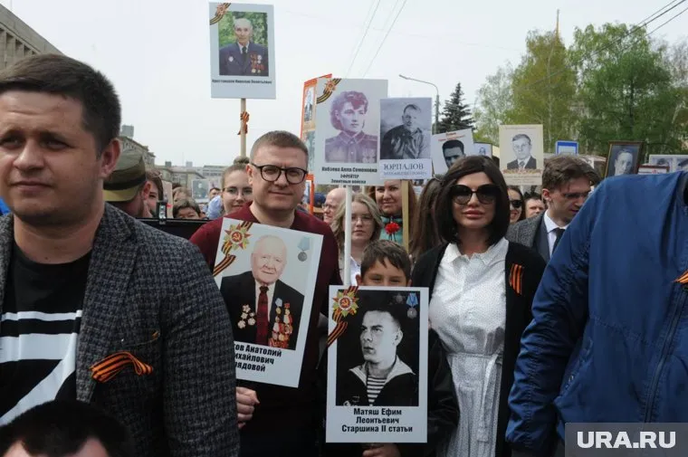 Алексей и Ирина Текслер встали в строй Бессмертного полка