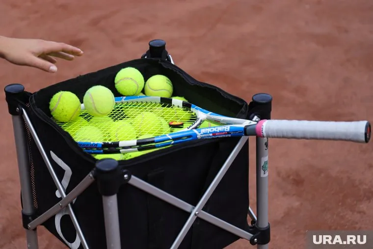 Россиянка Вероника Кудерметова и бельгийка Элизе Мертенс одержали победу в женском парном разряде на Уимблдоне