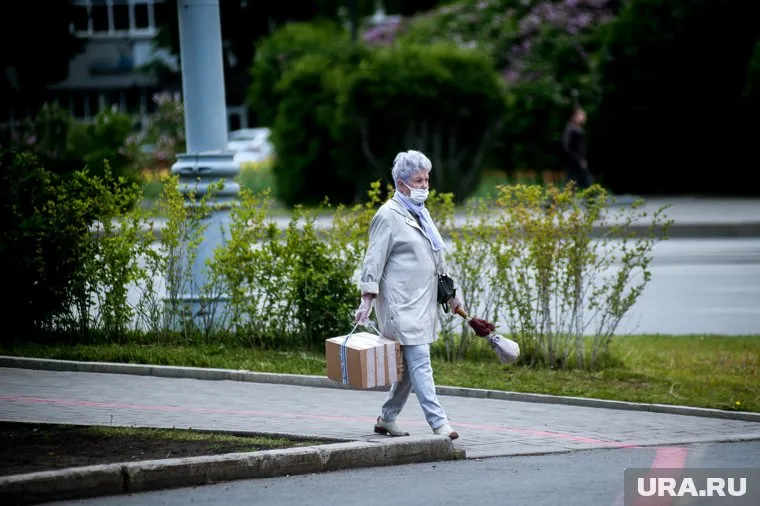 В Тюмени один болеющий коронавирусом человек в день заражает одного здорового