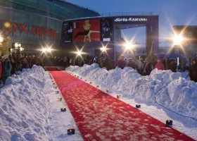 Селебрити прошлись по красной дорожке на открытии кинофестиваля «Дух огня» в ХМАО