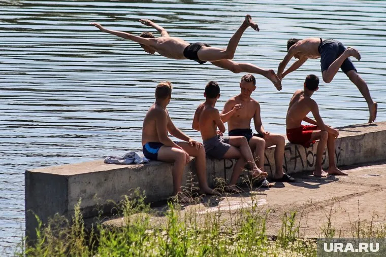 Купание во всех свердловских водоемах чревато проблемами
