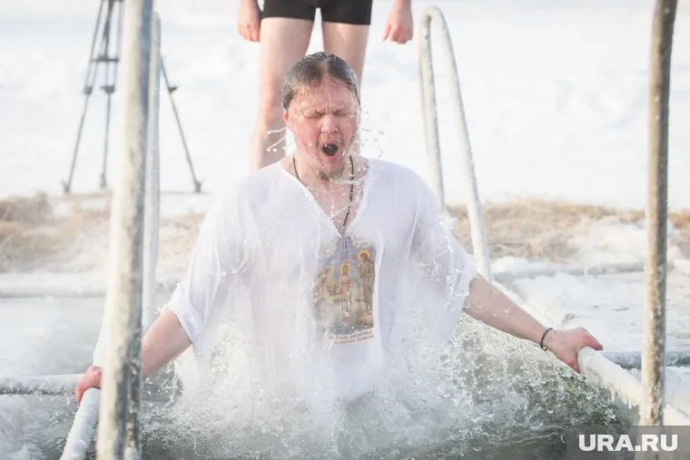 Нельзя окунаться в прорубь в состоянии алкогольного опьянения, сказал Евгений Машковский