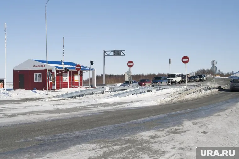 Ветер повлиял на работу паромов на главной переправе ЯНАО