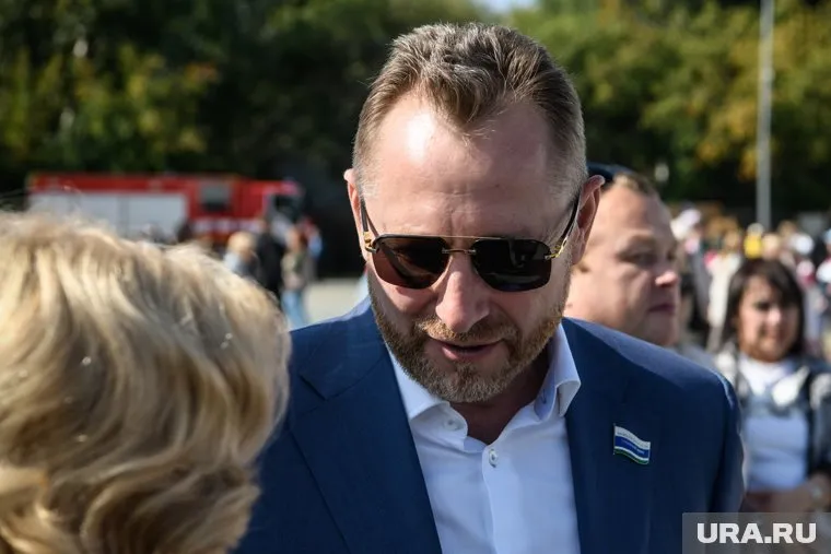 Окружение Вячеслава Брозовского при этом настаивает, что в интриге на выборах он не участвует