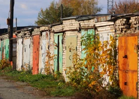 Мигранты начали селиться в гаражных кооперативах Тюмени