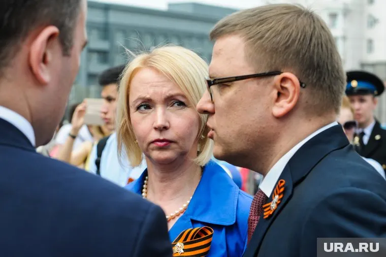 Ирина Гехт (в центре) станет первым заместителем Алексея Текслера (справа)