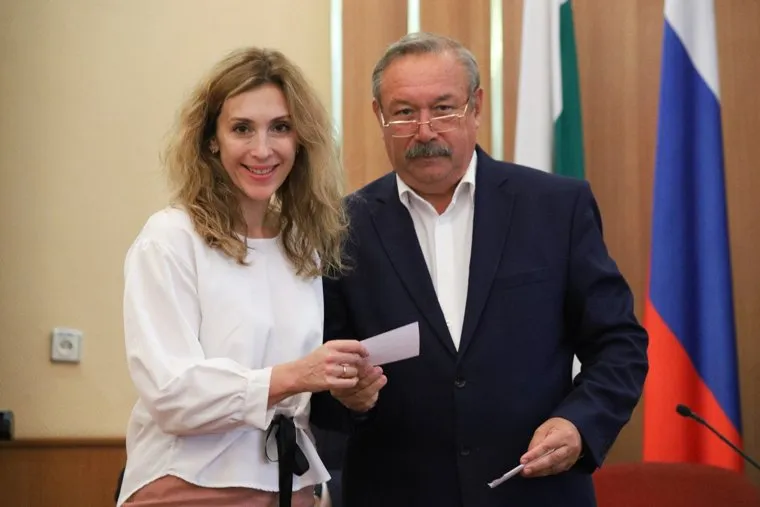 Вручение мандатов депутатам городской Думы. Курган