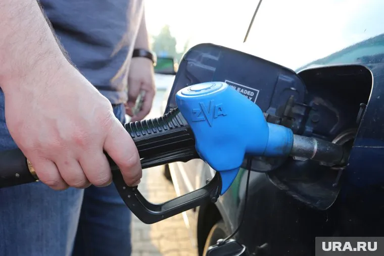 Очереди на заправках Салехарда бьют рекорды