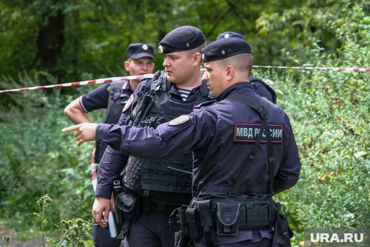 На место происшествия вызваны правоохранительные органы, пишет Shot