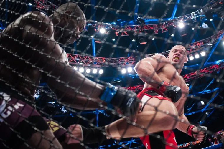 Турнир по смешанным единоборствам RCC2: Russian Cagefighting Championship в КРК "Уралец". Екатеринбург