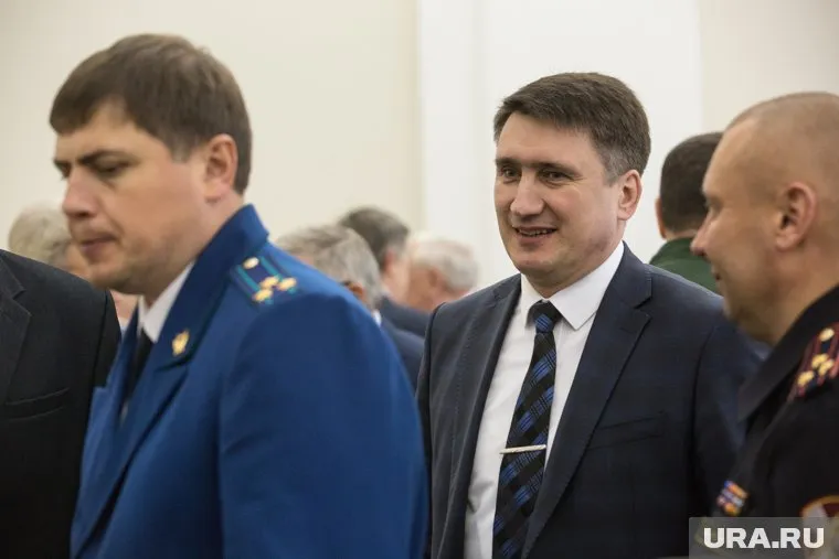 Игорь Кочнев (в штатском) ранее не жаловал своим присутствием официальные церемонии