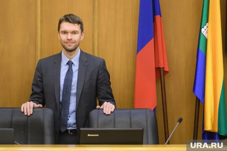 Коллеги Вихарева получают 50 тысяч рублей на компенсацию депутатских трат