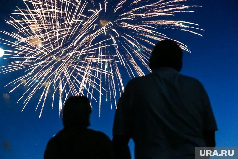 Праздничную программу с концертом Билана перенесли на час, а салют отменили