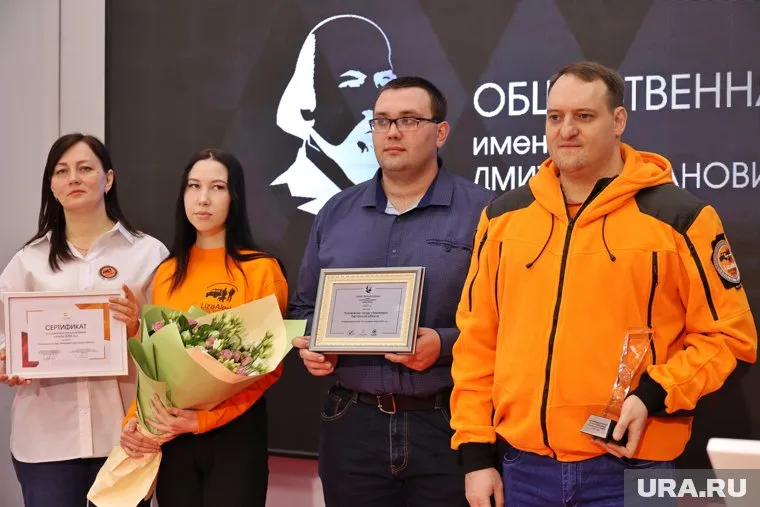 Добровольцы отряда получили хрустальную награду, а также поддержку проекта