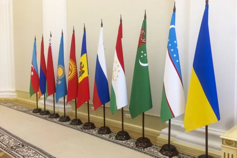 Флаг Украины на Заседание Межправительственного совета по сотрудничеству в строительной деятельности. Тюмень