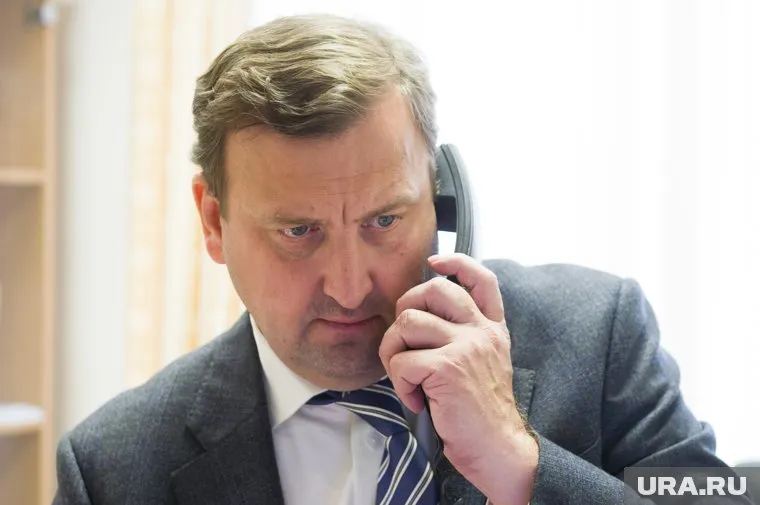 День рождения на рабочем месте - обычное дело для ответственного за информацию обо всей области